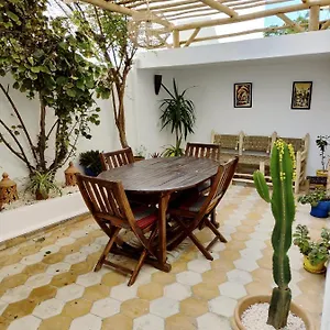 https://bluehouse.essaouirahotels.net